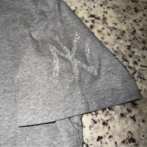 Nike Air x Futura 2000 New York Yankees Pointman Tshirt Size Large Grey Be True